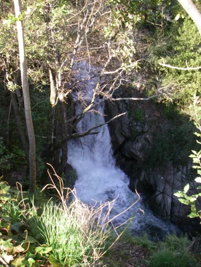 La chute en 5+ sous le pont de la D190 (Repérage obligatoire du stop pour le portage lors de la navette).